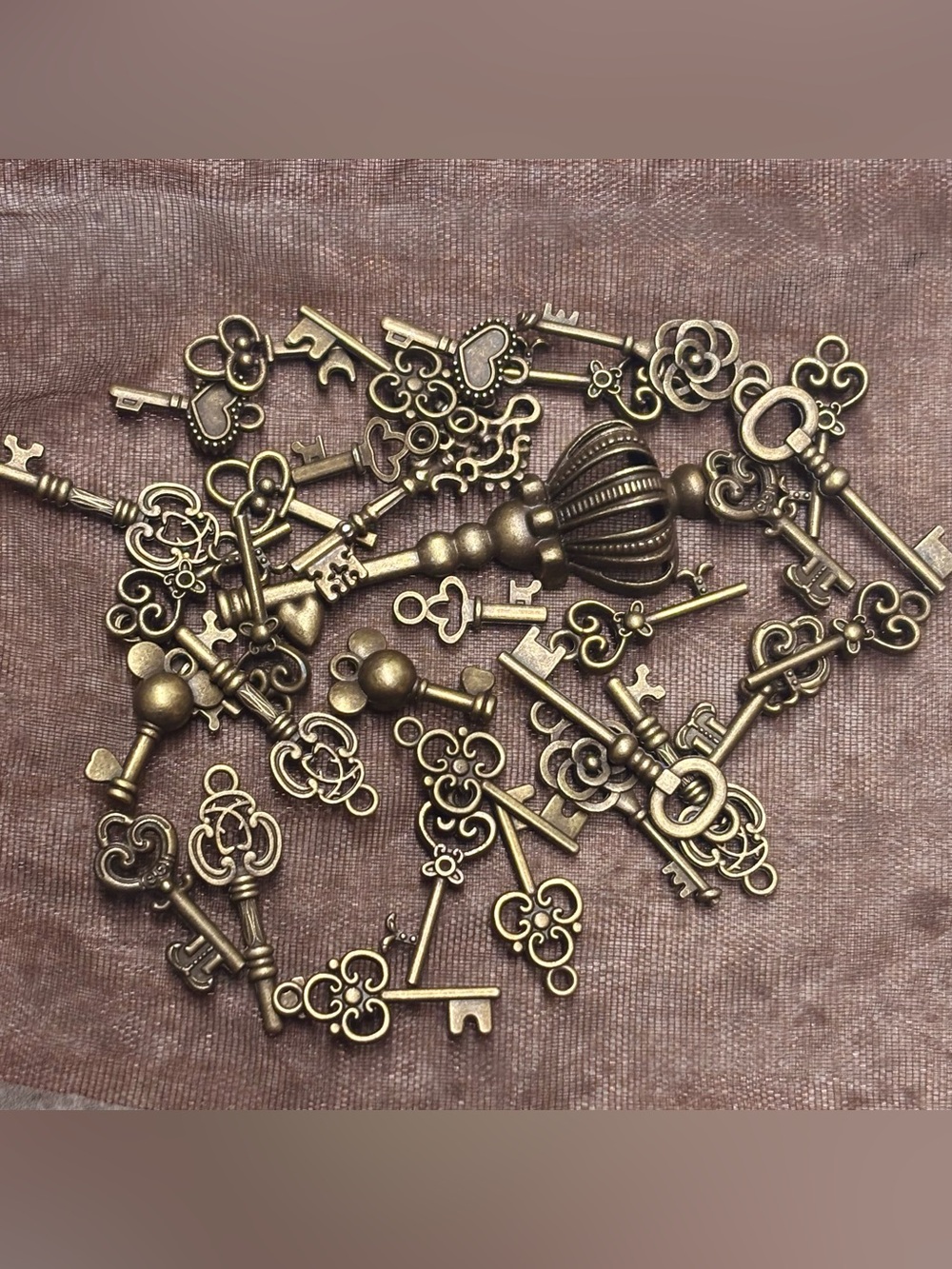 Bundle of Various Sized Antique Gold/Bronze Decorative Skeleton Keys - 33 pcs